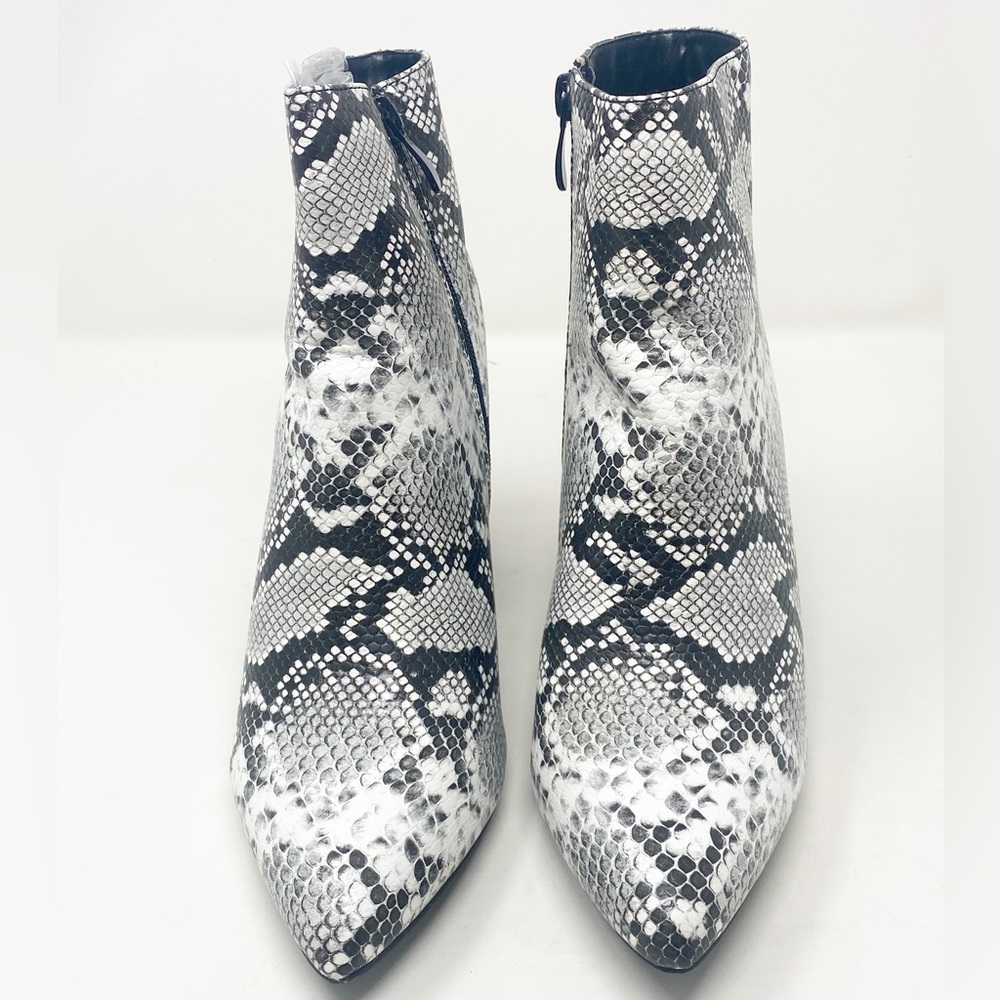 Lulus Ottava Ankle Boots Size 10